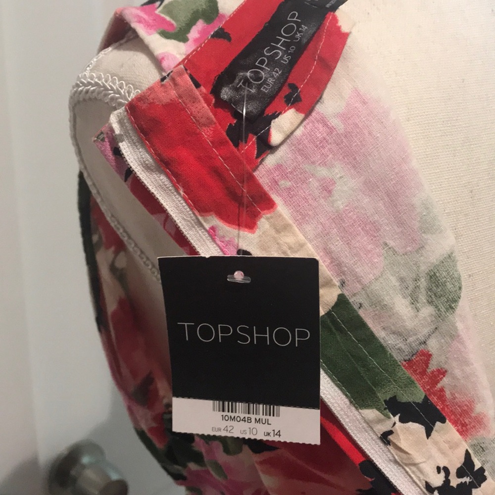 Floral dress by the TOPSHOP! 👗 ❤️💕 - Picture 4 of 6